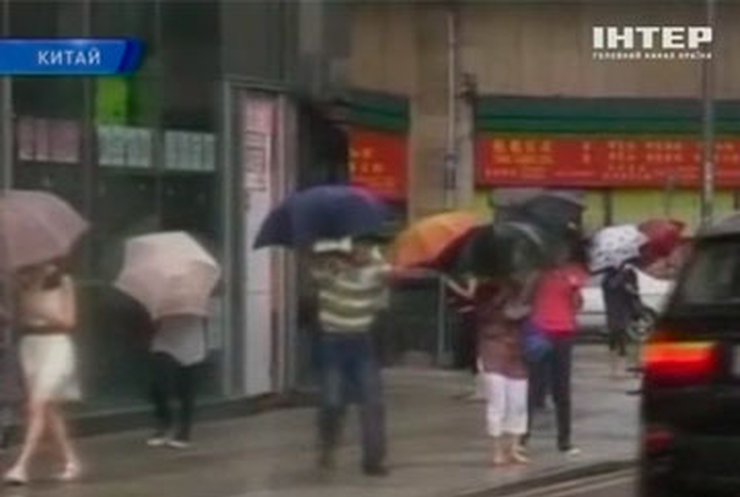 Из-за тайфуна в Гонконге пострадали более 100 человек