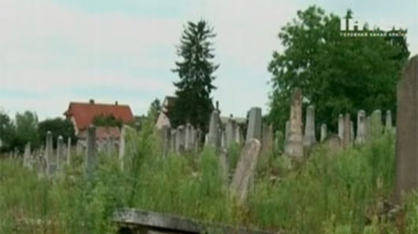 В Венгрии вандалы осквернили кладбище в Капошваре
