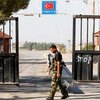 СМИ: Турция закрывает все КПП на границе с Сирией