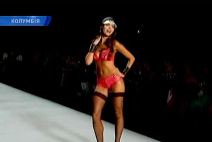 Неделя моды в Колумбии началась с показа бикини