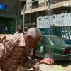 Багдадские торговцы установили души, спасаясь от сильной жары