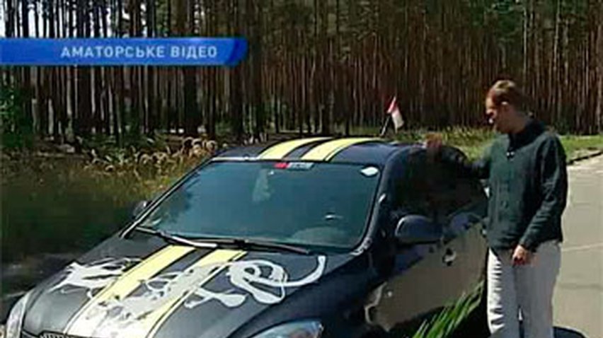 Хулиганы облили кислотой восемь автомобилей в столице