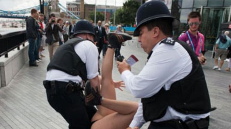 Активисток FEMEN задержали в Лондоне за акцию протеста
