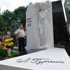 На могиле Гурченко возвели грандиозный памятник
