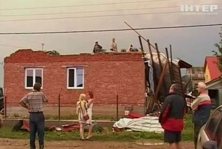 В Ивано-Франковской области ураган обесточил десятки сел