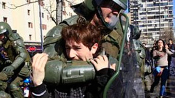 Чилийская полиция разогнала демонстрацию студентов