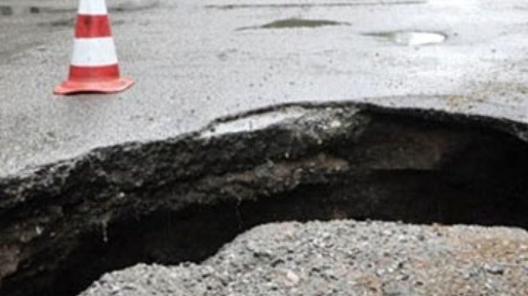 В Черновцах прорвало канализацию: 10 тысяч человек остались без воды