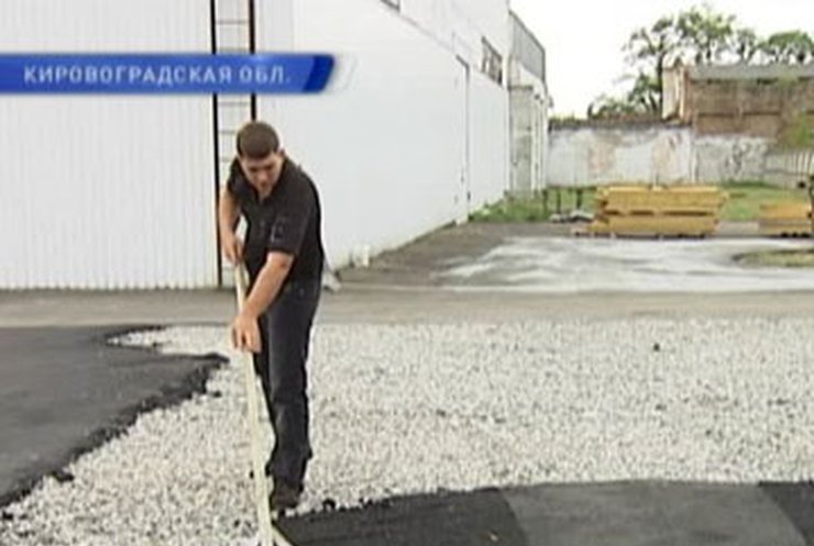 Ежегодно на ремонте дорог в Украине воруются миллионы гривен