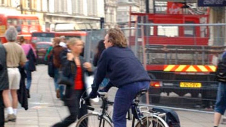 Лондонские велосипедисты оказались менее законопослушными, нежели водители