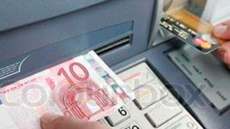 Грабители вытянули из банкоматов миллион евро с помощью вилки