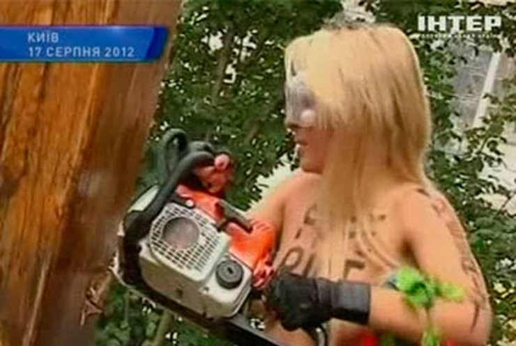 В Киеве восстановили крест жертвам репрессий