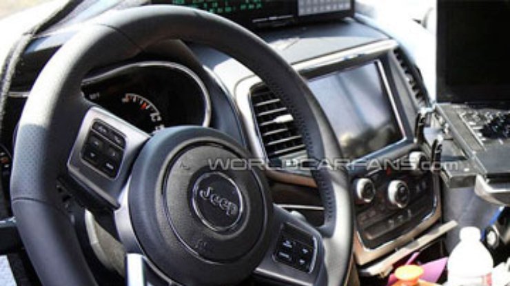 Обновленный Jeep  Grand Cherokee получит новый интерьер
