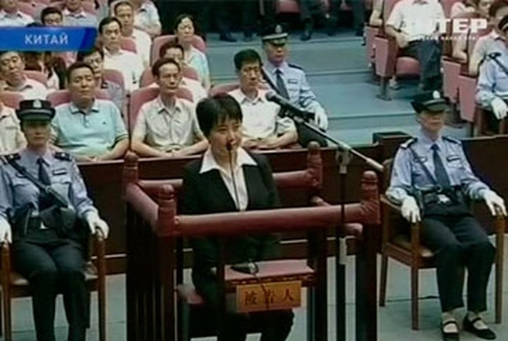 Эксперты считают, что вместо жены китайского политика осужден ее двойник