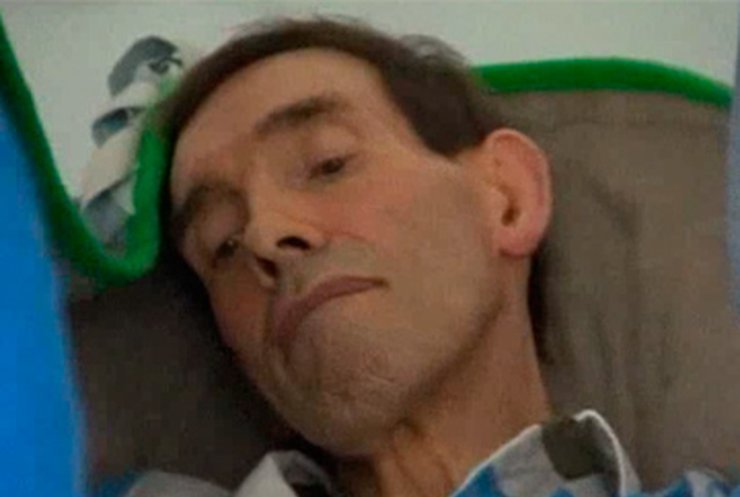 Умер парализованный британец, который добивался в суде права на эвтаназию