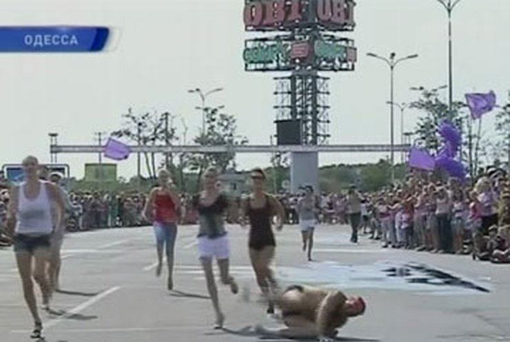 В Украине впервые состоялись соревнования в беге на шпильках