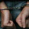 Парень изнасиловал сестер-близнецов