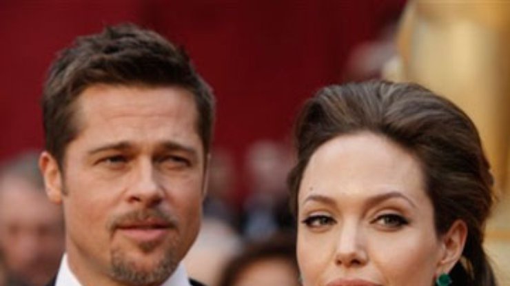 Анджелина Джоли хочет пригласить на свадьбу с Брэдом Питтом своих бывших мужей