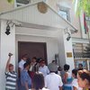 Митингующие в Бишкеке разбили окна посольства Беларуси