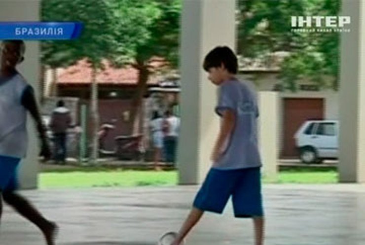 11-летний безногий бразилец станет учеником спортшколы "Барселона"