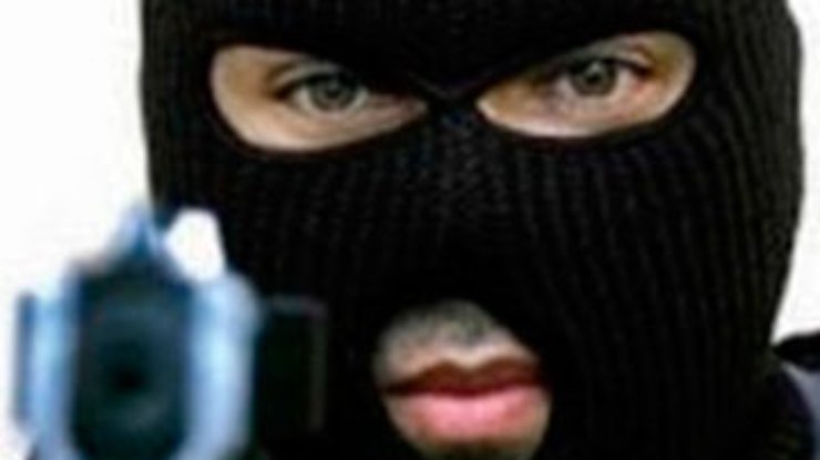Грабители дали жертве денег на проезд в автобусе