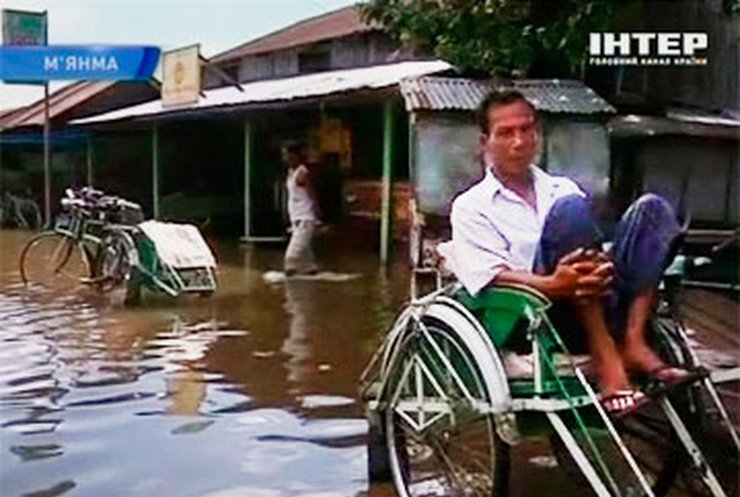Более ста тысяч жителей Мьянмы из-за паводков покинули свои дома