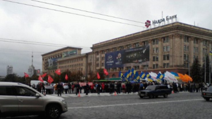 В Харькове бок о бок протестуют противники и сторонники "языка"