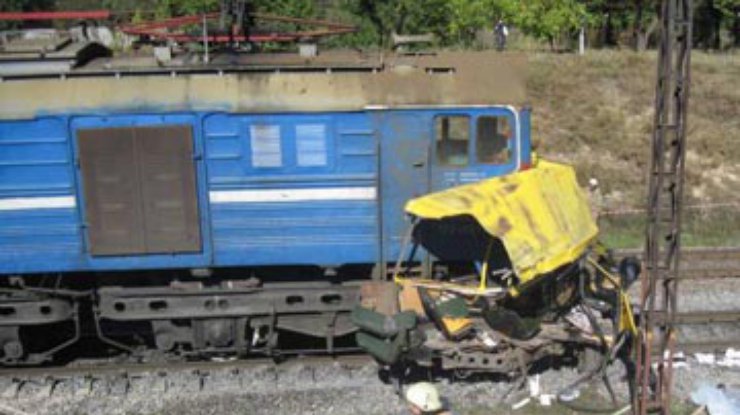 Под Баку столкнулись поезд и автобус: Есть жертвы