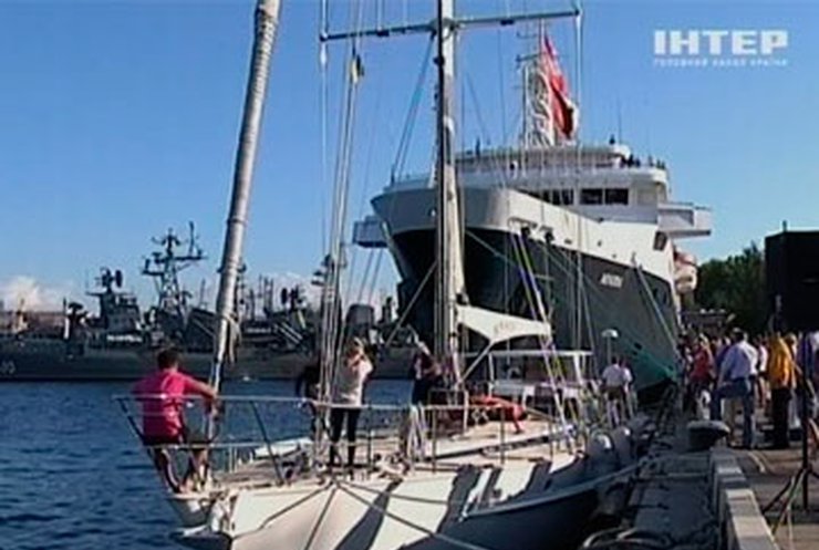 Экипаж затерявшейся яхты "Скорпиус" уже в безопасности