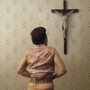 Против фильма Венецианского фестиваля подан иск за сцену самоудовлетворения распятием