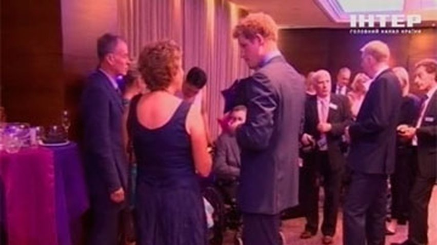 Принц Гарри посетил тяжелобольных детей после скандала с фотографиями