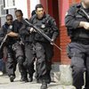 Бандит, скрываясь от полиции, захватил автобус с детьми