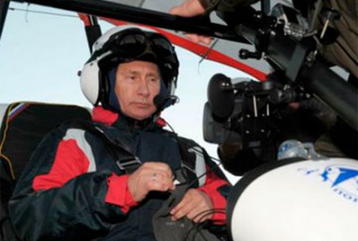 Путин на дельтаплане возглавил стаю журавлей (видео)