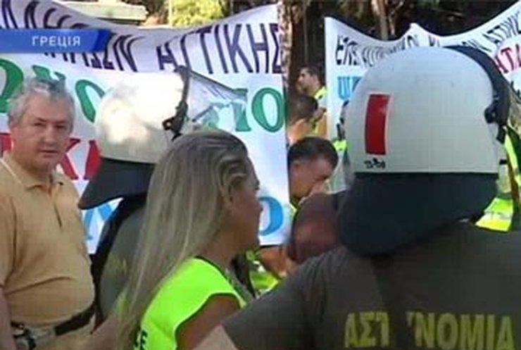 Греческие полицейские протестуют против сокращений