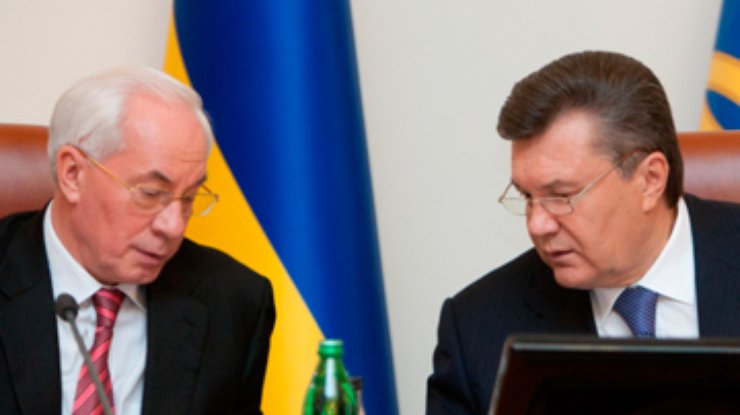 Янукович и Азаров поздравили украинских нефтяников с профессиональным праздником
