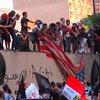 В Египте разъяренная толпа атаковала посольство США