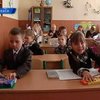 В Черкассах родители первоклассников ходят с детьми на уроки