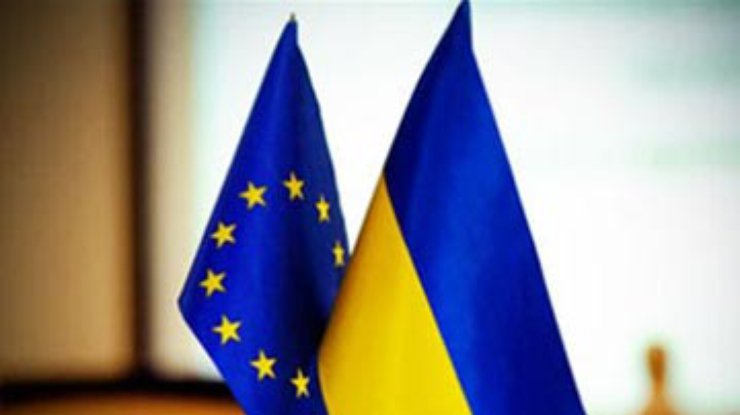 ЕС хочет поддерживать коммуникацию с Украиной