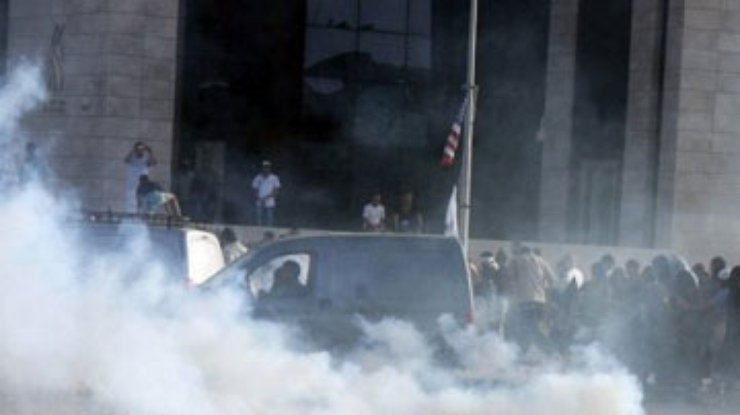 При штурме посольства США в Тунисе погибли три человека