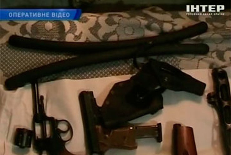 Житель Запорожской области продавал оружие через интернет