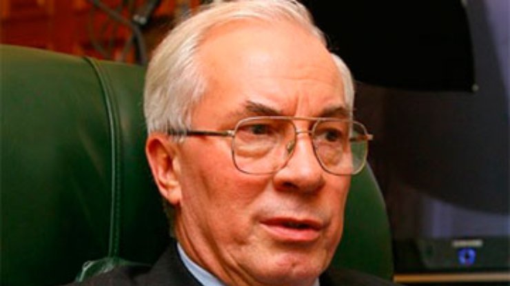 Азаров видит улучшения в борьбе с коррупцией