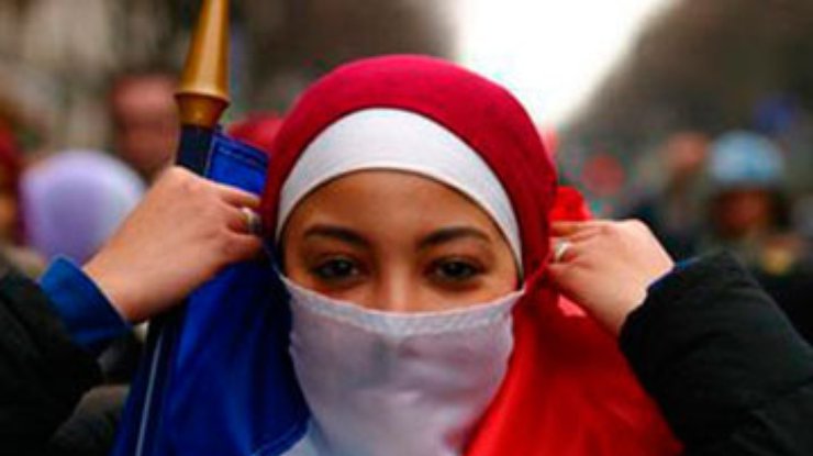 Во Франции запретили протестовать против США