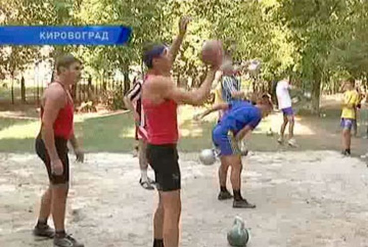 В Кировограде прошел чемпионат Украины по жонглированию гирями