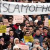 В Индонезии посольство США забросали яйцами