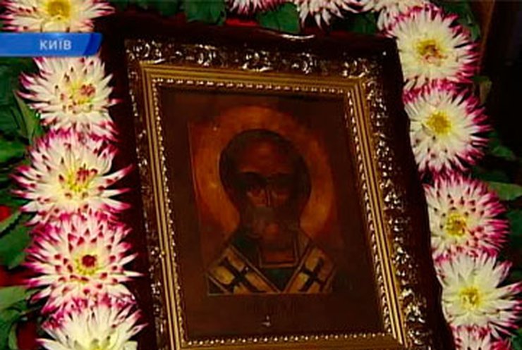 В храм на Подоле вернули украденную три месяца назад икону