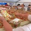 В Румынии приготовили самый большой в мире салат