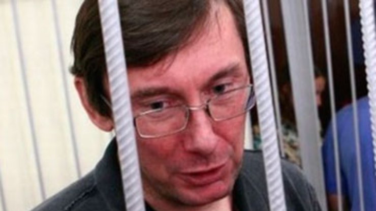 У Луценко в колонии открылись язвы