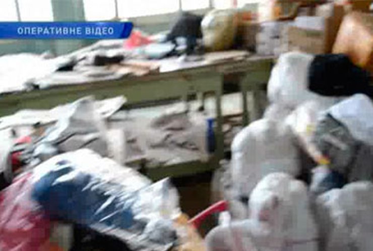 Крымские таможенники уничтожили три тонны подделок брендовой одежды