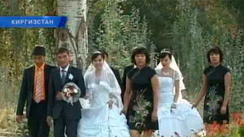 Две пары близнецов сыграли свадьбы друг с другом в Киргизии