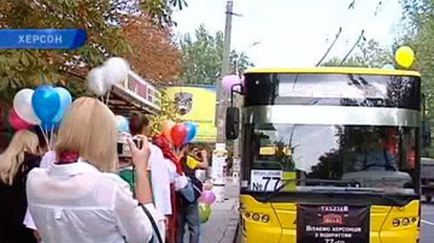 Херсонские актеры устроили представление в троллейбусе