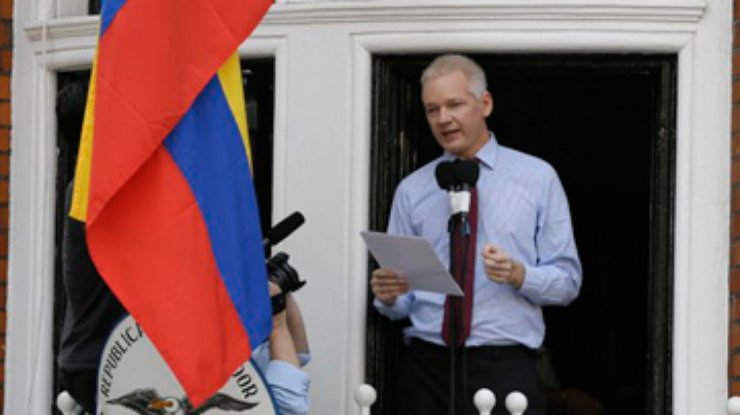 Ассандж может провести в посольстве Эквадора 10 лет